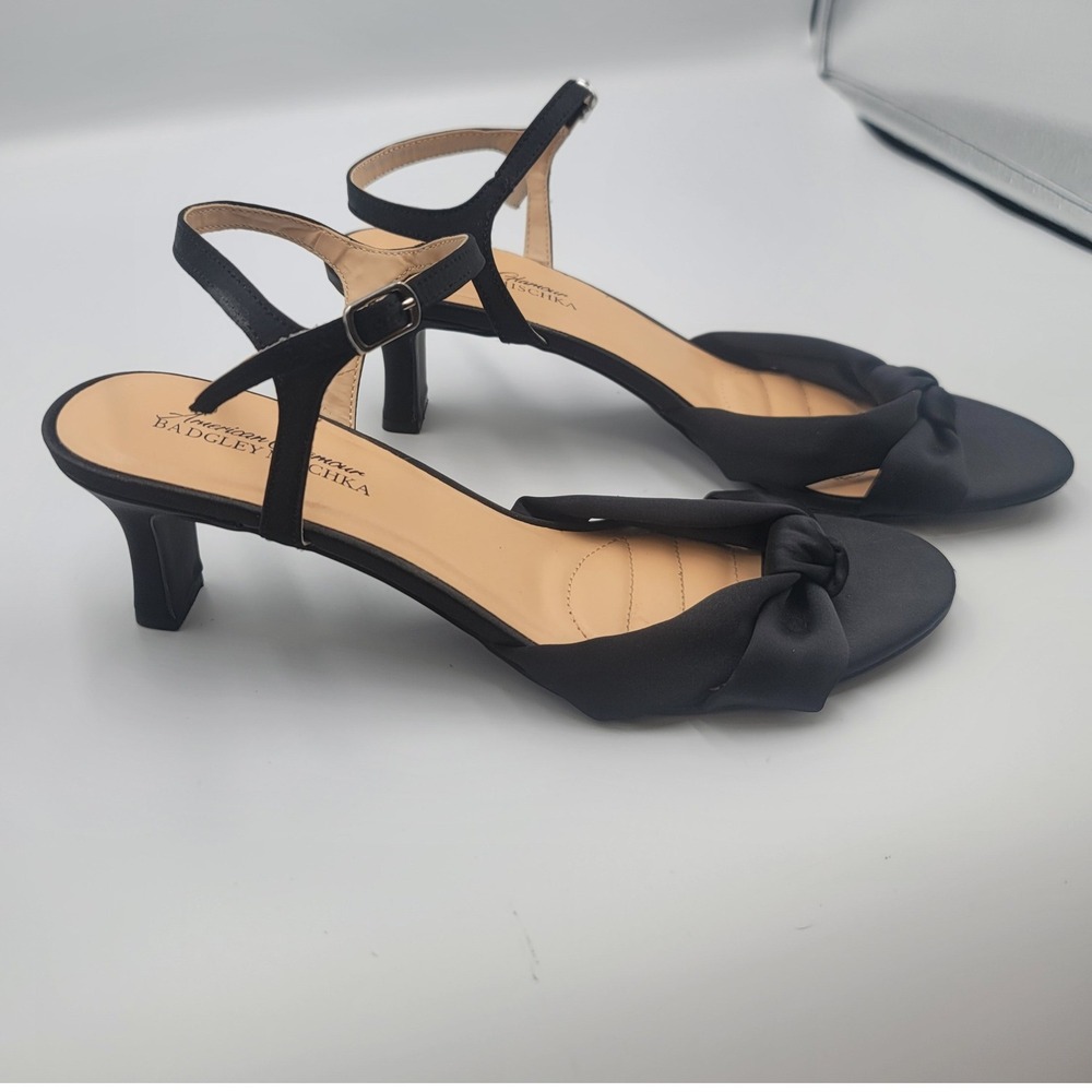 American Glamour Badgley Mischka Black Satin Knotted Kitten Heel Sandals Size 9
